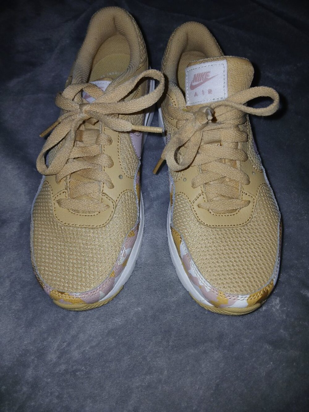 Women's Nike tennis shoes